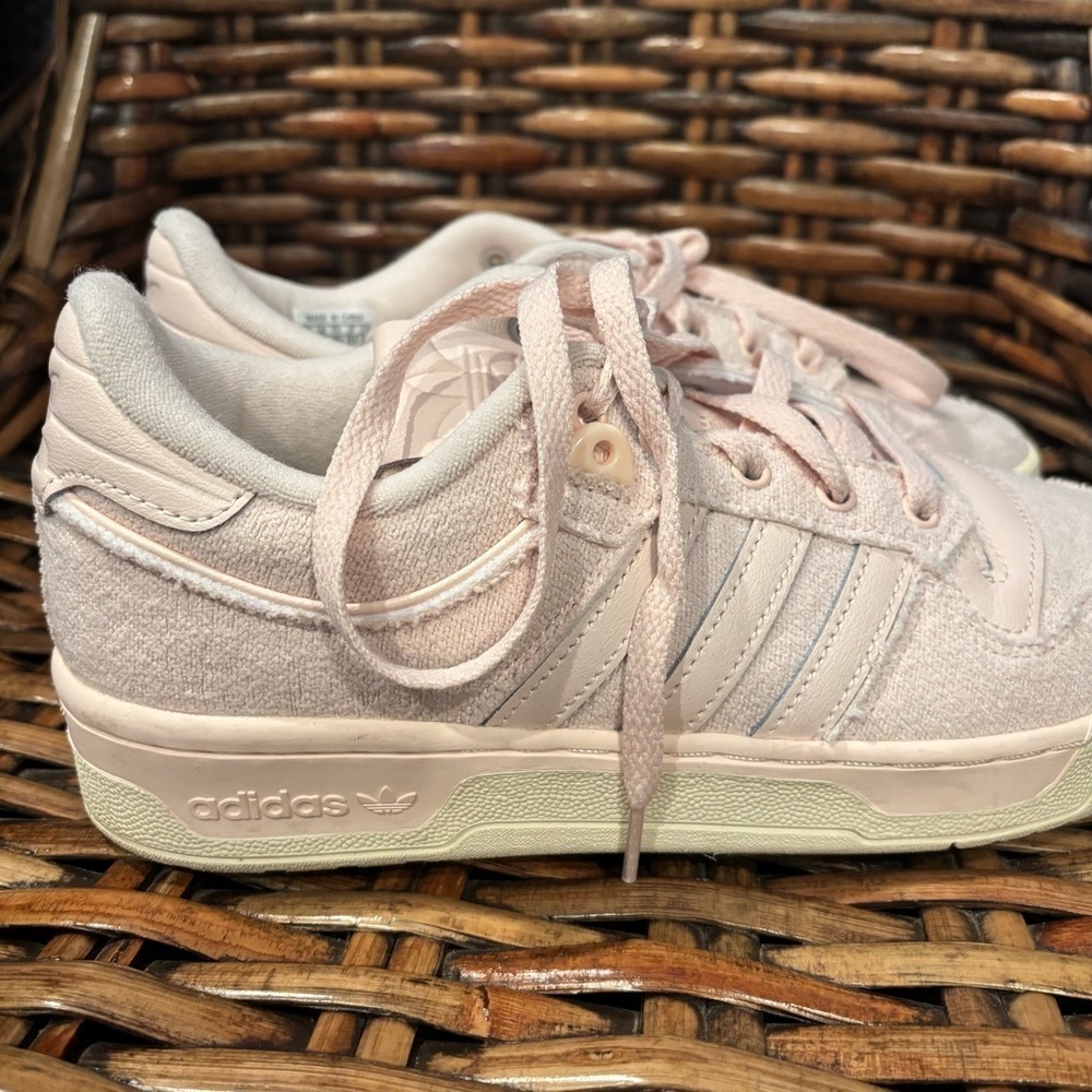 Adidas Rivalry Low Putty Light Pink in size 8.5 Great condition - Picture 4 of 10